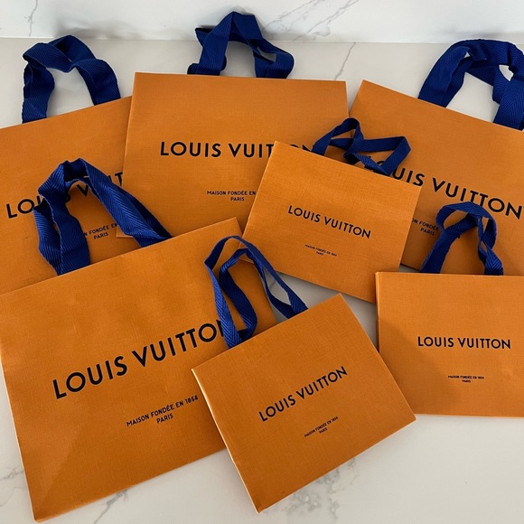 ASSORTED LOUIS VUITTON GIFT SHOPPING BAGS🧡 - Picture 1 of 9